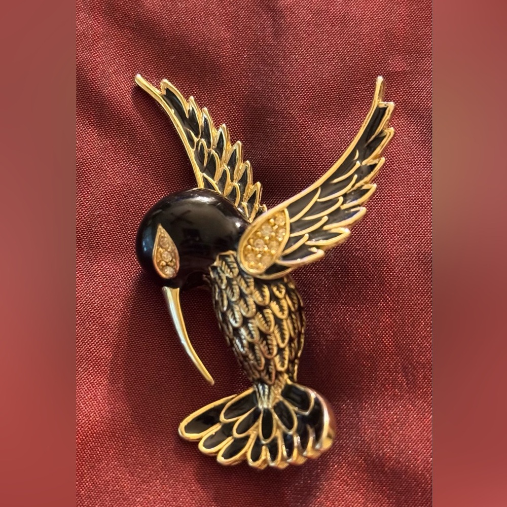 Goldtone and Black Enamel Hummingbird Brooch - Picture 10 of 12